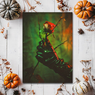 Dunkle gothische dornige rote Rose in der Hand Rom Postkarte
