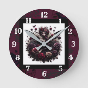 Dunkle gothische Wald-Fee Blumen Rosen Burgunderro Runde Wanduhr