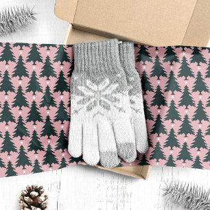 Dunkle grüne Weihnachtsbäume auf Rosa Seidenpapier