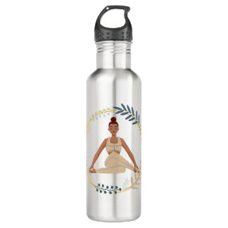 Dunkle Hautfrau Yoga Pose spirituelle goldene Blum Edelstahlflasche