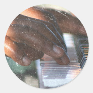 dunkle Hautipfen beim Klaviertastaturgrauen Runder Aufkleber