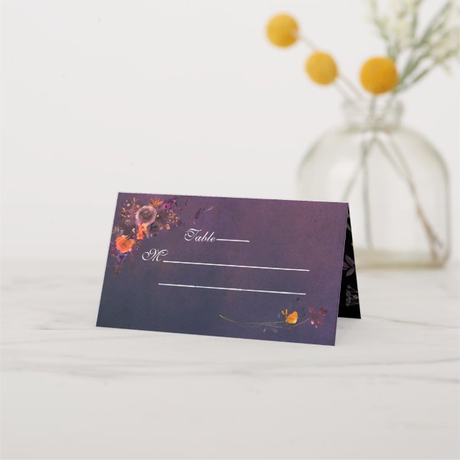Dunkle Herbstflorgotik Monogramm Lila Platzkarte (Vorderseite)