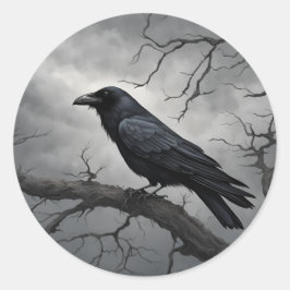Dunkle Krähe in einem Baum Runder Aufkleber