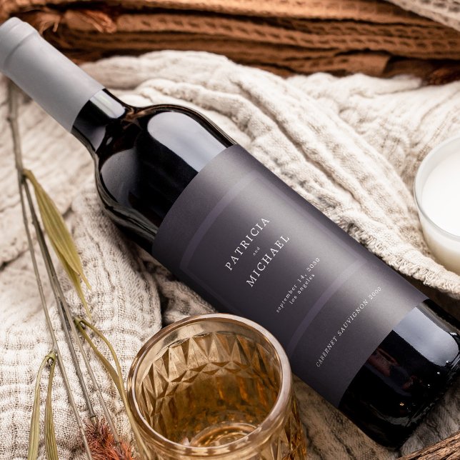 Dunkle lila Hochzeit einfach elegant personalisier Weinetikett (Von Creator hochgeladen)