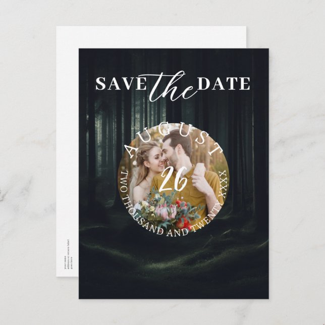 Dunkle Moody-Waldbäume bei Twilight Save the Date Ankündigungspostkarte (Vorne/Hinten)