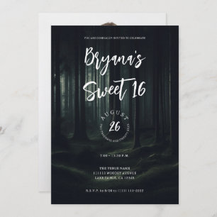 Dunkle Moody-Waldbäume bei Twilight Sweet 16 Einladung