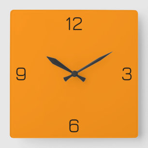 Dunkle Orange FF8C00 Farbe mit der Option Name hin Quadratische Wanduhr