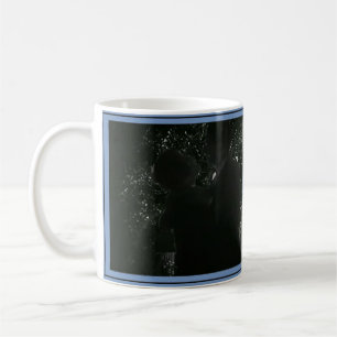 Dunkle romanische Tasse