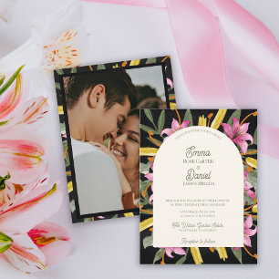 Dunkle Rosérote Lilien-Foto-Bogen-Hochzeit Einladungspostkarte