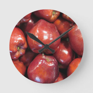 Dunkle rote Äpfel Runde Wanduhr