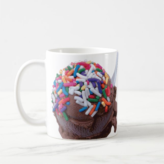 Dunkle Schokolade Eiscreme mit Regenbogensprinklen Kaffeetasse (Links)