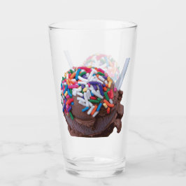 Dunkle Schokolade Eiscreme mit Sprinklerglas Glas