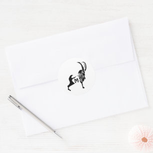Dunkle Silhouette Ram in Schwarz-Tinte-Monogramm Runder Aufkleber