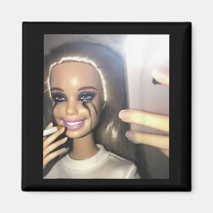 Dunkle Spaß Puppe Rauchen Selfie Parody Magnet