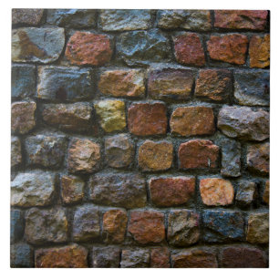 Dunkle Steinwand Fliese