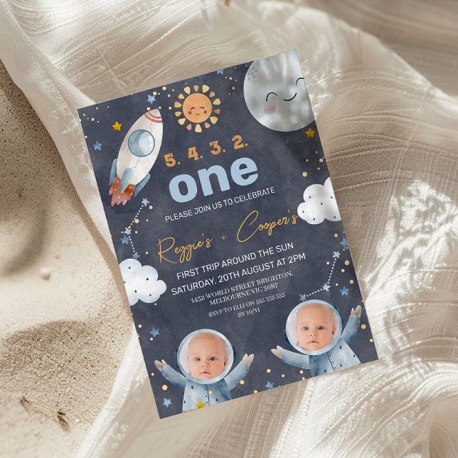 Dunkle Twins Erste Reise um die Sonne 1. Geburtsta Einladung (Twins Editable First Trip Around The Sun 1st Birthday Invitation Boys Outer Space First Birthday )