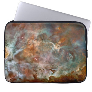 Dunkle Wolken von Carina Nebula Hubble Space Laptopschutzhülle