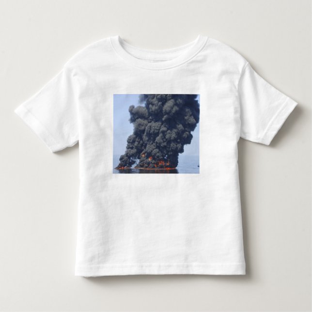 Dunkle Wolken von Rauch und Feuer tauchen auf 2 Kleinkind T-shirt (Vorderseite)