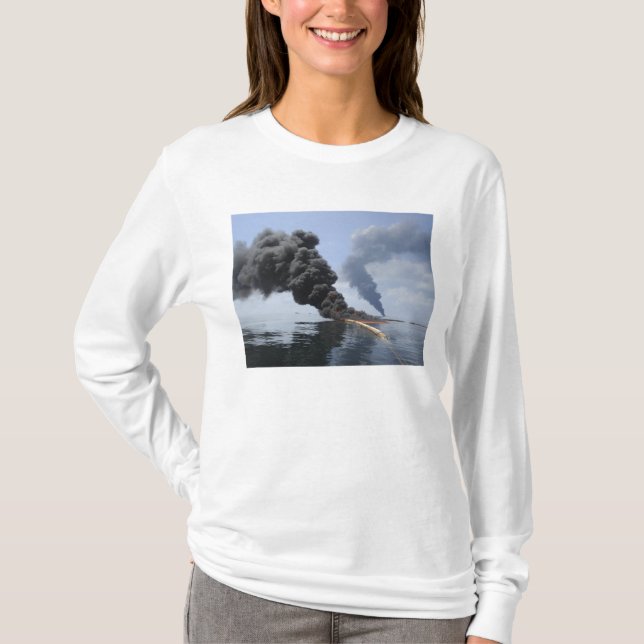 Dunkle Wolken von Rauch und Feuer tauchen auf 3 T-Shirt (Vorderseite)