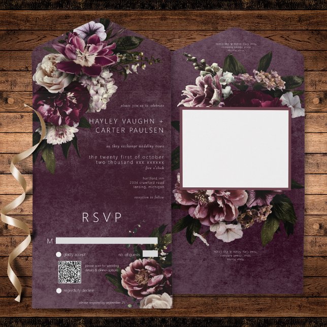 Dunkler Eleganter Burgundy & White Floral QR Code All In One Einladung (Dark Elegant Burgundy & White Floral QR Code All In One Invitation)