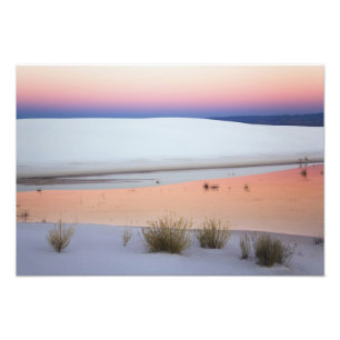 Dunkler Himmel reflektiert im Pool Wasser aus Fotodruck