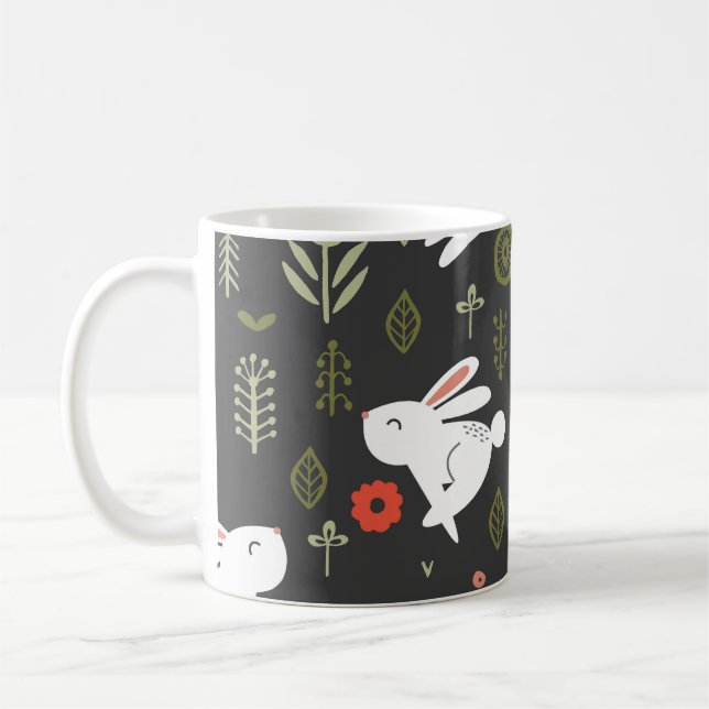 Dunkler Hintergrund, weiße Kaninchen, blumengeschm Kaffeetasse (Links)