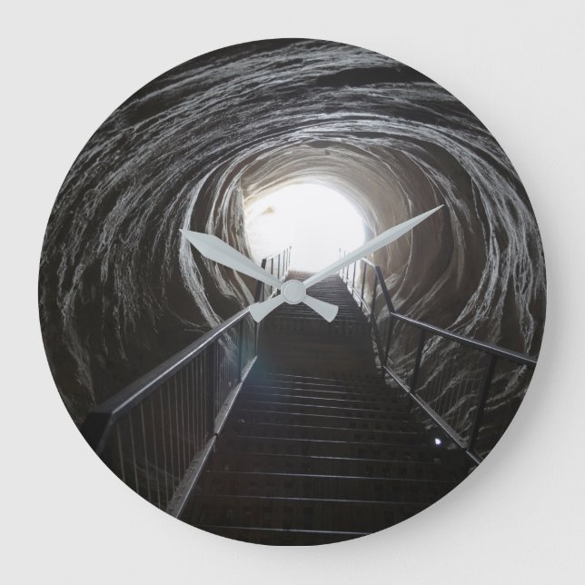 Dunkler Höhlentunnel Große Wanduhr (Vorderseite)