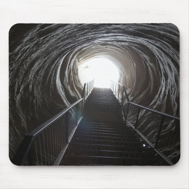 Dunkler Höhlentunnel Mousepad (Vorne)