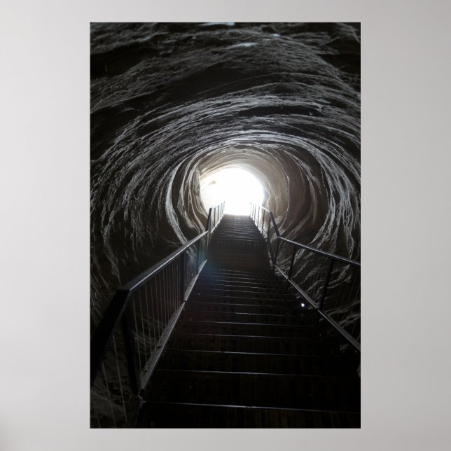 Dunkler Höhlentunnel Poster (Vorne)