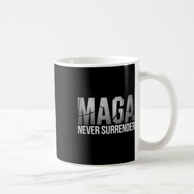 Dunkler Mega Trump 2024 Mega Niemals Aufgeben  Kaffeetasse (Rechts)