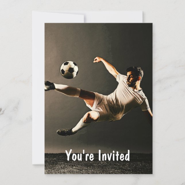 Dunkler Moody-Fußkick mit Ball Einladung (Vorderseite)