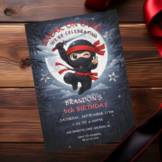 Dunkler Schwarz-Rotmond-Ninja-Kindergeburtstag Einladung