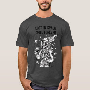 Dunkler Skelett-Astronaut im Weltraum trinkend  T-Shirt