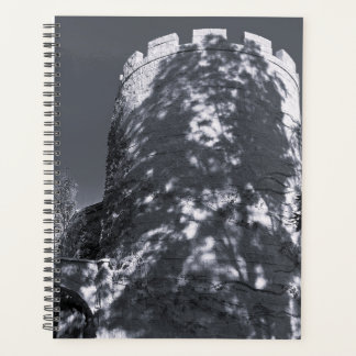 Dunkler Turm Planer