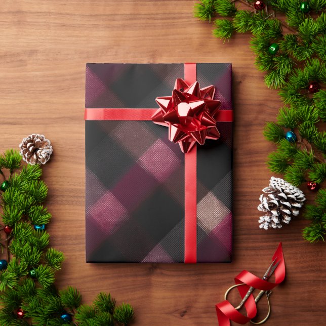 Dunkles Burgunder Schwarz Karo Glut Karomuster Geschenkpapier (Feiertagsgeschenk)