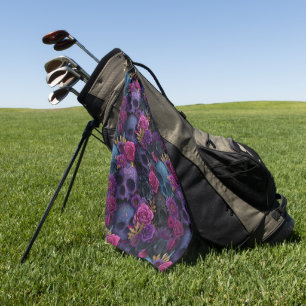 Dunkles gotisches florales Totenkopf-Nahtlosmuster Golfhandtuch