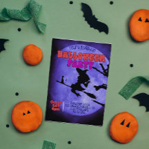 Dunkles Halloween-Party mit niedlicher Katze mit