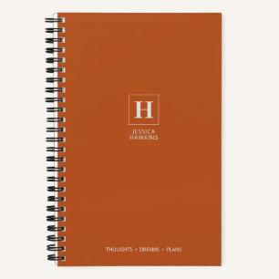 Dunkles Kürbis-Orange Klassisches Monogramm Notizbuch