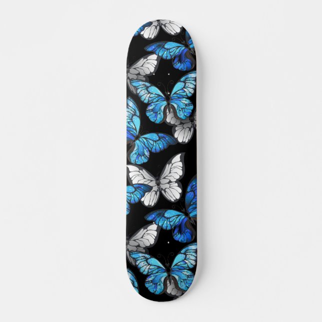 Dunkles Nahtloses Muster mit blauen Schmetterlinge Skateboard (Vorne)