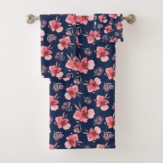 Dunkles rosa Aquarell-Muster Badhandtuch Set (Insitu)