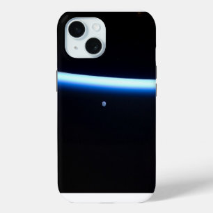 Dünne Atmosphärenlinie der Erde und ein gibbousför iPhone 15 Hülle
