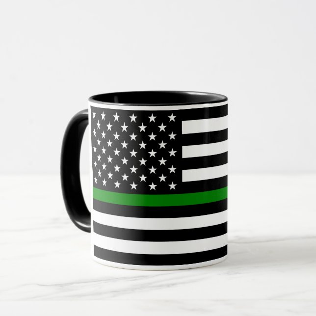 Dünne grüne Flagge: Patriotische Militärveteranen Tasse (Vorderseite Links)