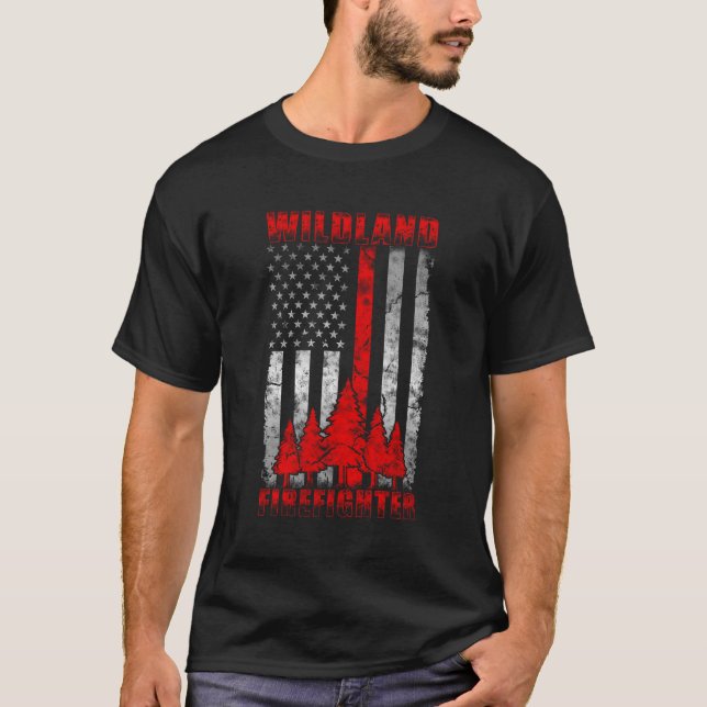 Dünne Red Line American Flag Wildland Feuerwehrman T-Shirt (Vorderseite)