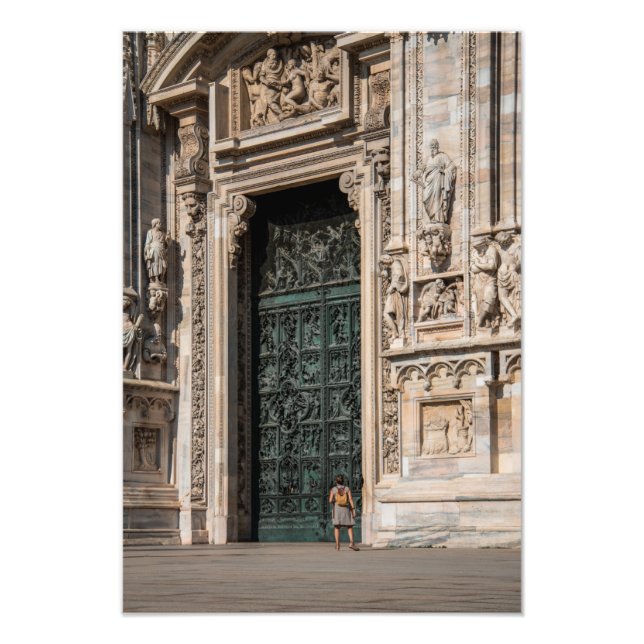 Duomo Door Girl Fotodruck (Vorne)