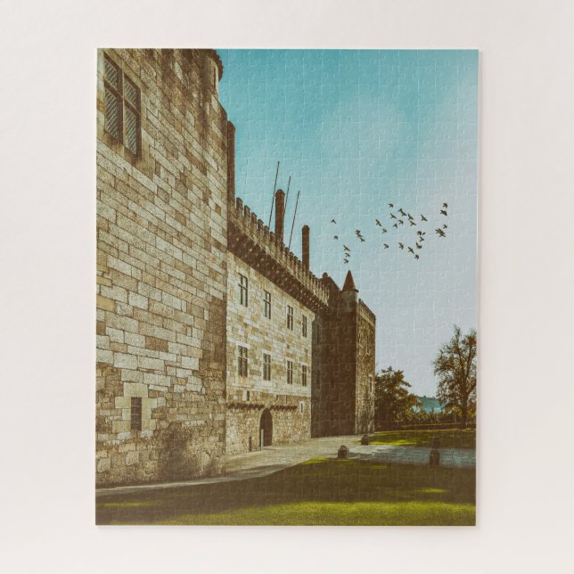 Duques of Braganza Palace, Guimaraes, Portugal. Puzzle (Vertikal)