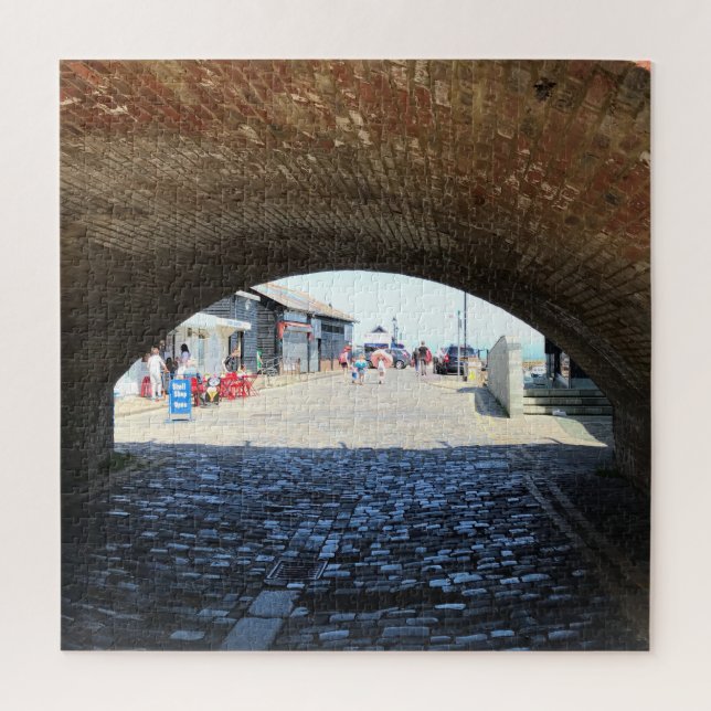 Durch die Bögen im Folkestone Hafen Puzzle (Vertikal)