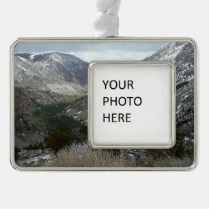 Durch die verschneiten Sierra Nevada Berge fahren Rahmen-Ornament Silber