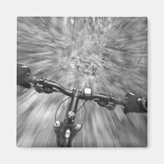 Durch einen glatten Abschnitt eines Single-Trails  Magnet (Vorne)