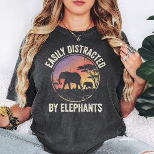 Durch Elefanten leicht abgelenkt, lustiger Retro-S T-Shirt