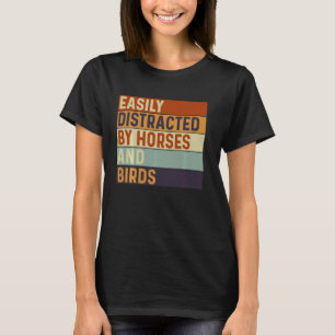 Durch Pferde und Vögel leicht abgelenkt, Pferde li T-Shirt